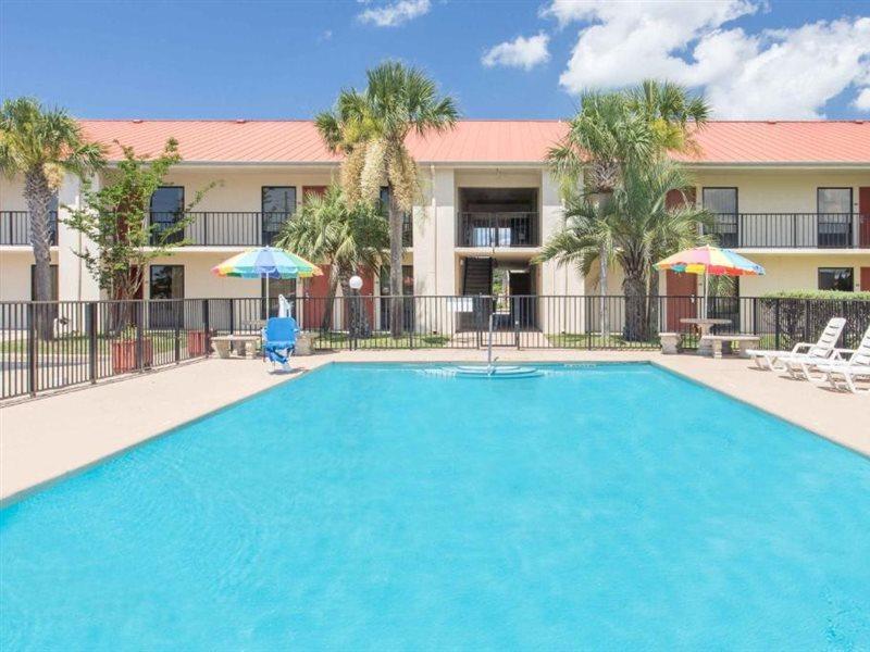 Days Inn & Suites By Wyndham Navarre - Near Beaches Hurlburt Экстерьер фото