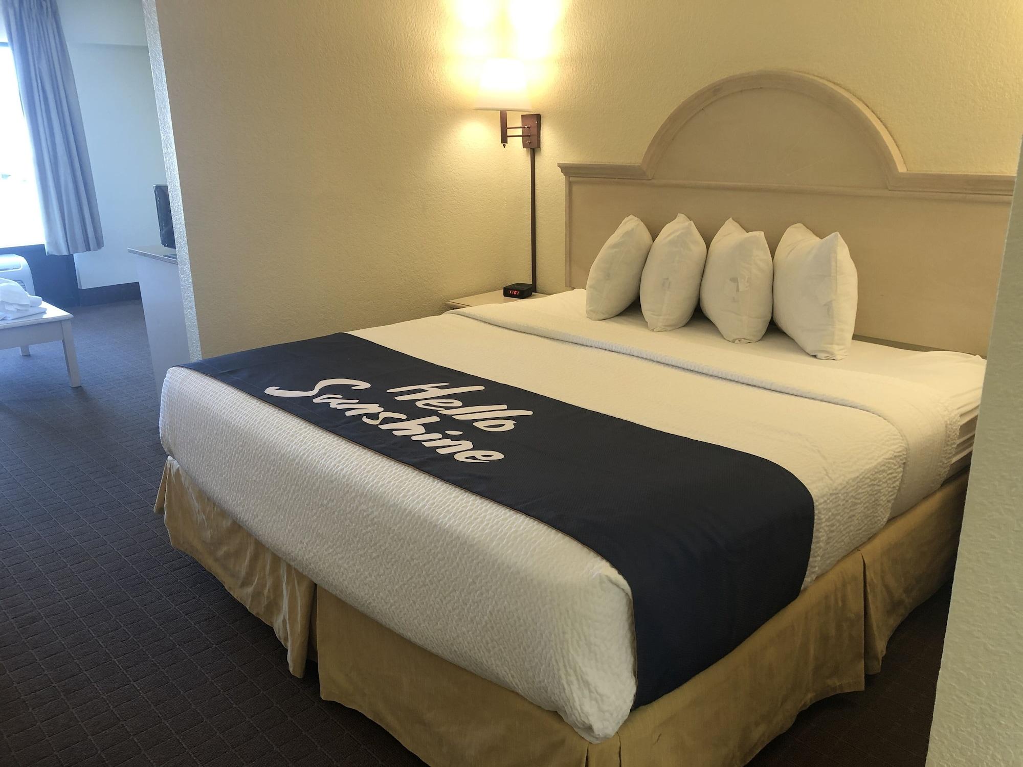 Days Inn & Suites By Wyndham Navarre - Near Beaches Hurlburt Экстерьер фото